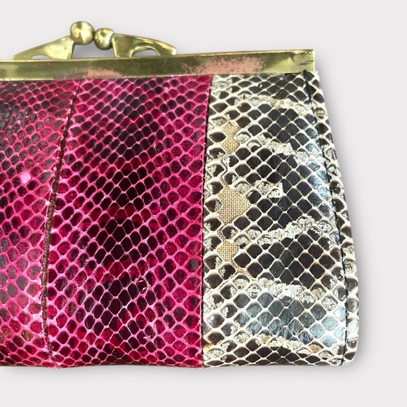 Vintage 1960s Genuine Snakeskin Kisslock Closure Mini Coin Bag in Raspberry Pink - Picture 7 of 12